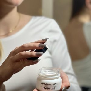کرم صورت اورجینال برند Revitaltrax کد 779258456