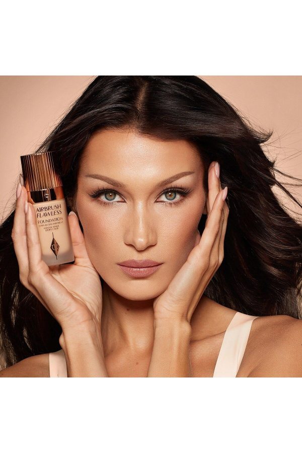 کرم فاندیشن اورجینال برند Charlotte tilbury مدل Airbrush Flawless Foundation کد 855217980 - Image 4