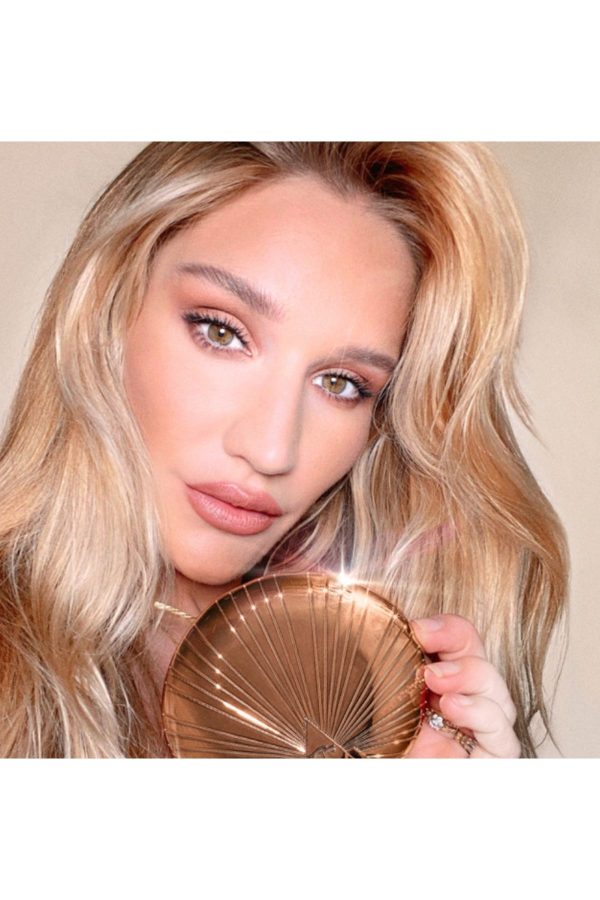 کرم برنز کننده اورجینال برند Charlotte tilbury مدل AIRBRUSH BRONZER MEDIUM کد 815945519 - Image 2